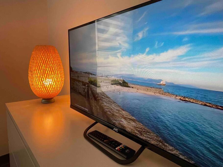 Superbe Appartement, Piscine, Vue Mer Et Montagnes Antibes Dış mekan fotoğraf