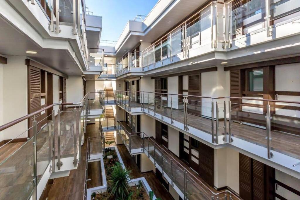 Superbe Appartement, Piscine, Vue Mer Et Montagnes Antibes Dış mekan fotoğraf